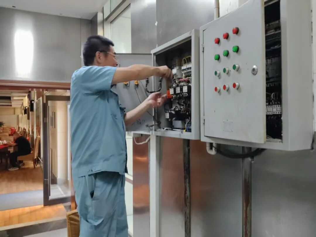 1759474498896817.jpg 1759474498896817.jpg